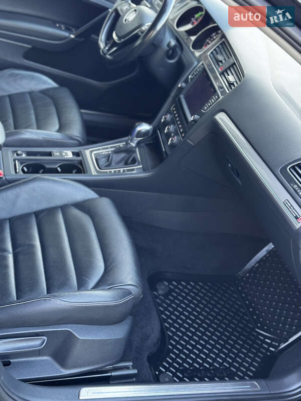 Хэтчбек Volkswagen e-Golf 2016 в Дрогобыче фото 57 Хэтчбек Volkswagen e-Golf 2016 в Дрогобыче