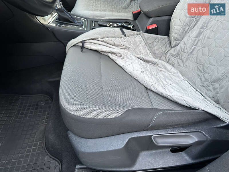 Хетчбек Volkswagen e-Golf 2015 в Кам'янець-Подільському