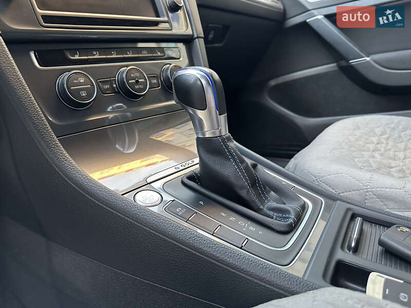 Хетчбек Volkswagen e-Golf 2015 в Кам'янець-Подільському