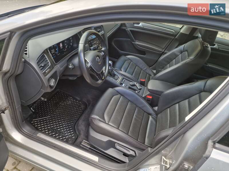 Хэтчбек Volkswagen e-Golf 2017 в Львове фото 27 Хэтчбек Volkswagen e-Golf 2017 в Львове