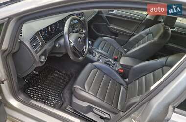 Хэтчбек Volkswagen e-Golf 2017 в 