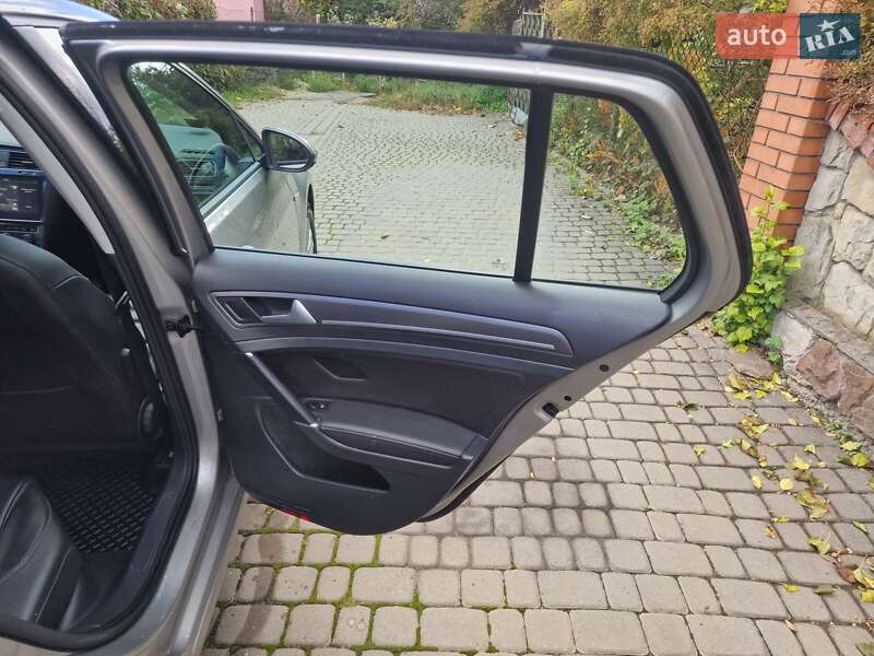 Хэтчбек Volkswagen e-Golf 2017 в Львове фото 32 Хэтчбек Volkswagen e-Golf 2017 в Львове