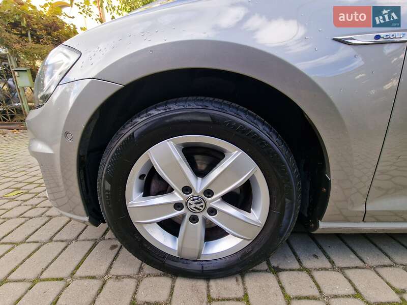 Хэтчбек Volkswagen e-Golf 2017 в Львове фото 46 Хэтчбек Volkswagen e-Golf 2017 в Львове