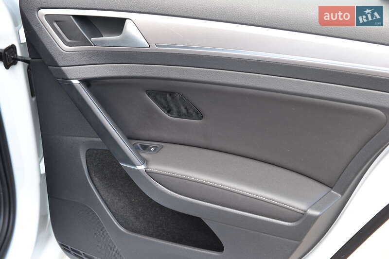 Хэтчбек Volkswagen e-Golf 2015 в Луцке фото 20 Хэтчбек Volkswagen e-Golf 2015 в Луцке