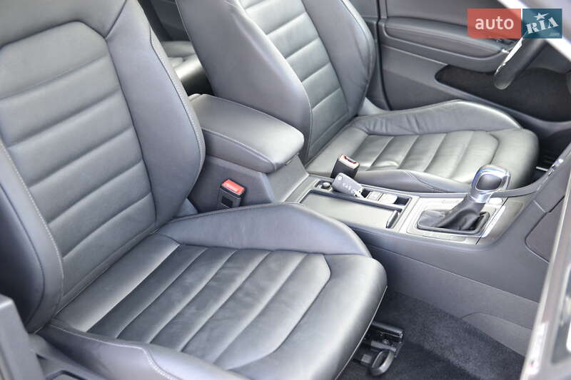 Хэтчбек Volkswagen e-Golf 2015 в Луцке фото 23 Хэтчбек Volkswagen e-Golf 2015 в Луцке