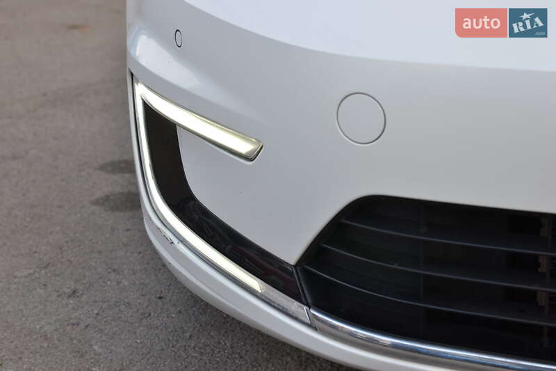 Хэтчбек Volkswagen e-Golf 2015 в Луцке фото 42 Хэтчбек Volkswagen e-Golf 2015 в Луцке