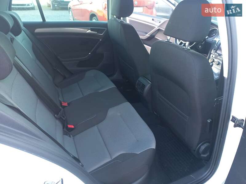 Хетчбек Volkswagen e-Golf 2015 в Шептицькому