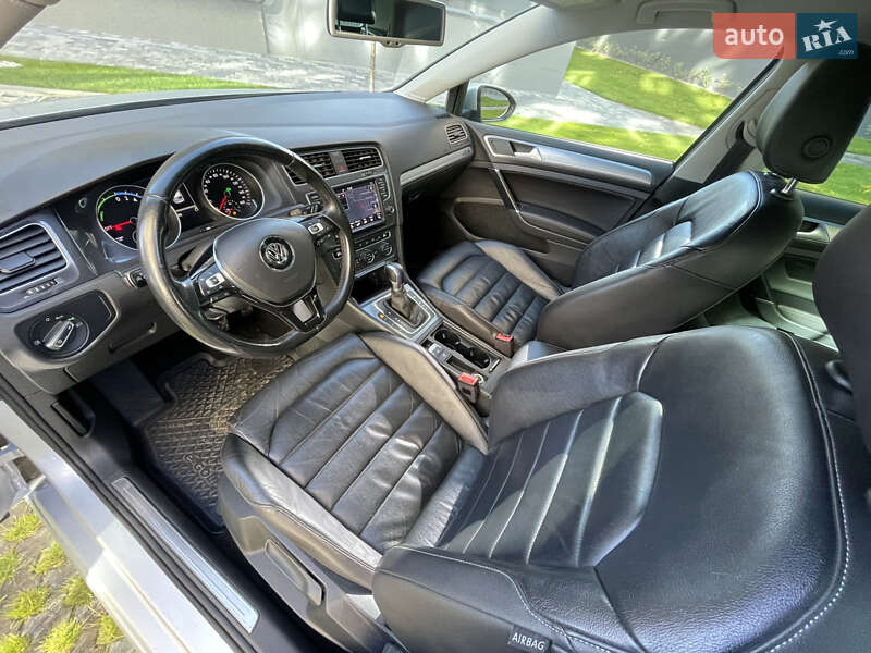 Хетчбек Volkswagen e-Golf 2015 в Львові