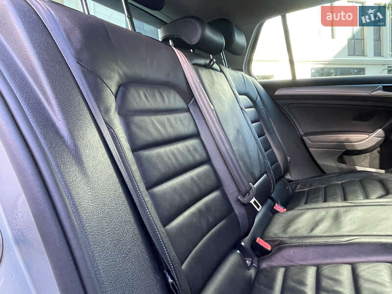 Хетчбек Volkswagen e-Golf 2015 в Львові