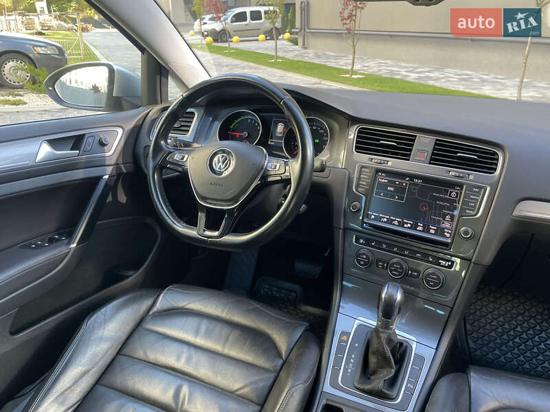 Хетчбек Volkswagen e-Golf 2015 в Львові