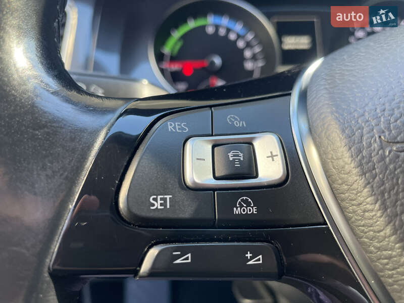 Хетчбек Volkswagen e-Golf 2015 в Львові