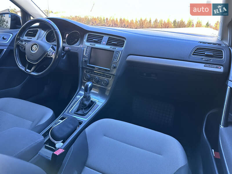 Хэтчбек Volkswagen e-Golf 2015 в Луцке фото 17 Хэтчбек Volkswagen e-Golf 2015 в Луцке