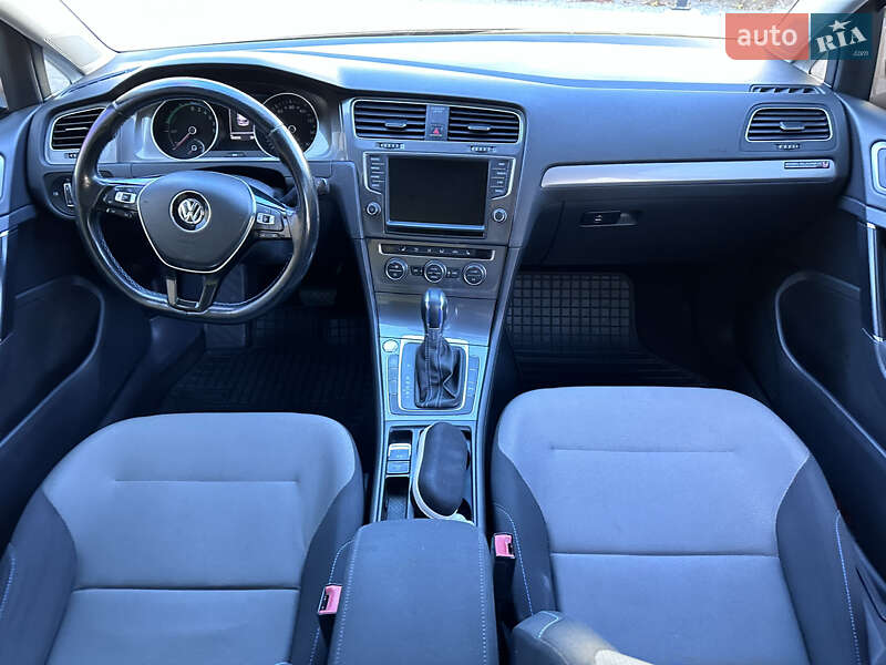 Хэтчбек Volkswagen e-Golf 2015 в Луцке фото 18 Хэтчбек Volkswagen e-Golf 2015 в Луцке
