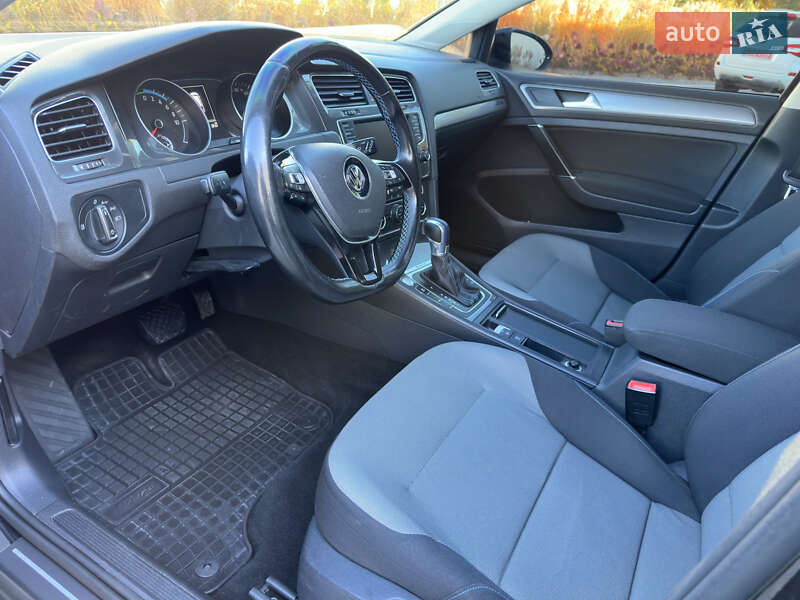 Хэтчбек Volkswagen e-Golf 2015 в Луцке фото 25 Хэтчбек Volkswagen e-Golf 2015 в Луцке
