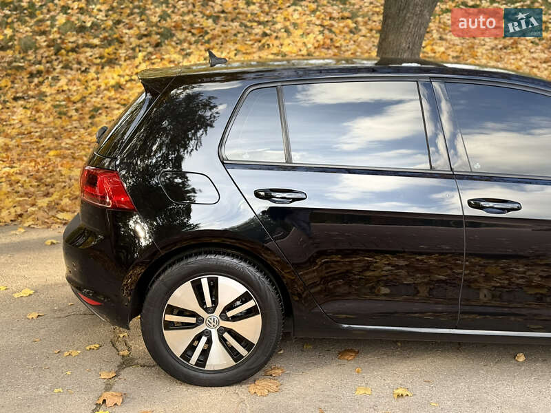 Хэтчбек Volkswagen e-Golf 2015 в Кропивницком