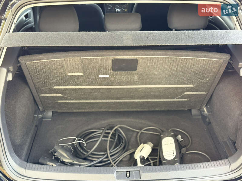 Хэтчбек Volkswagen e-Golf 2015 в Кропивницком