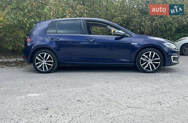 Хэтчбек Volkswagen e-Golf 2019 в 