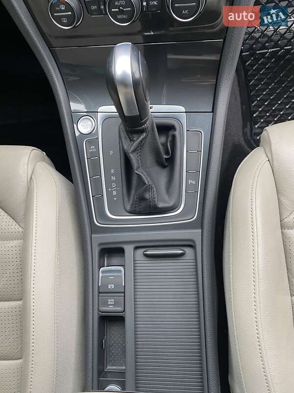 Хетчбек Volkswagen e-Golf 2019 в Хмельницькому фото 12 Хетчбек Volkswagen e-Golf 2019 в Хмельницькому