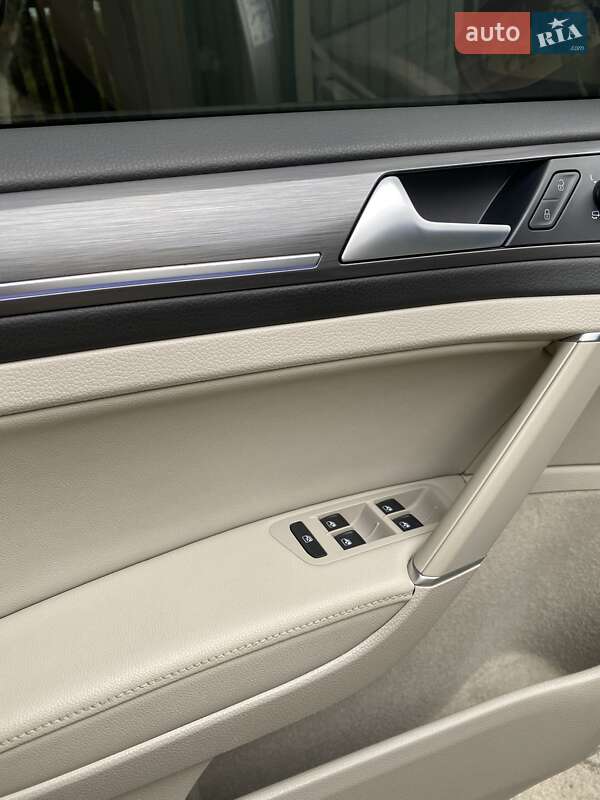 Хетчбек Volkswagen e-Golf 2019 в Хмельницькому фото 16 Хетчбек Volkswagen e-Golf 2019 в Хмельницькому