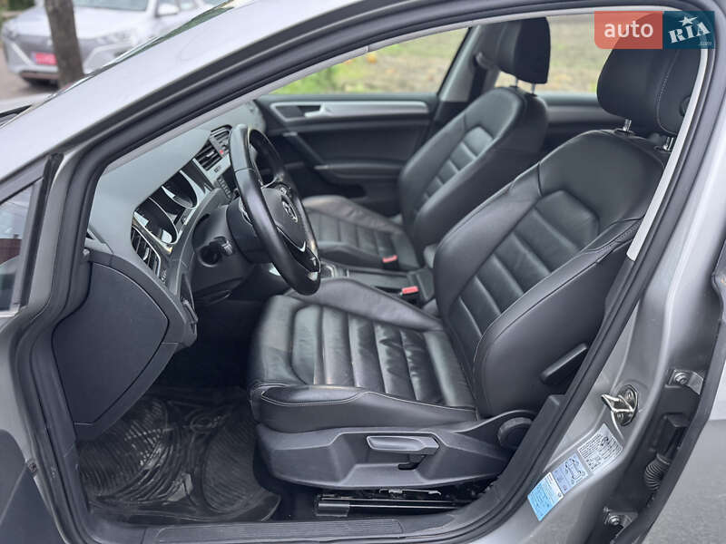 Хетчбек Volkswagen e-Golf 2014 в Рівному