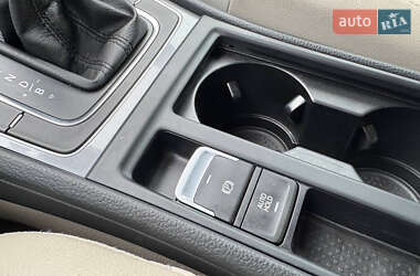 Хэтчбек Volkswagen e-Golf 2015 в 