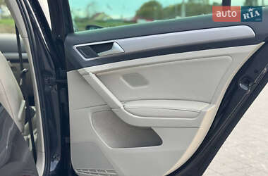 Хэтчбек Volkswagen e-Golf 2015 в 