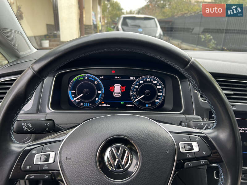 Хетчбек Volkswagen e-Golf 2019 в Винниках