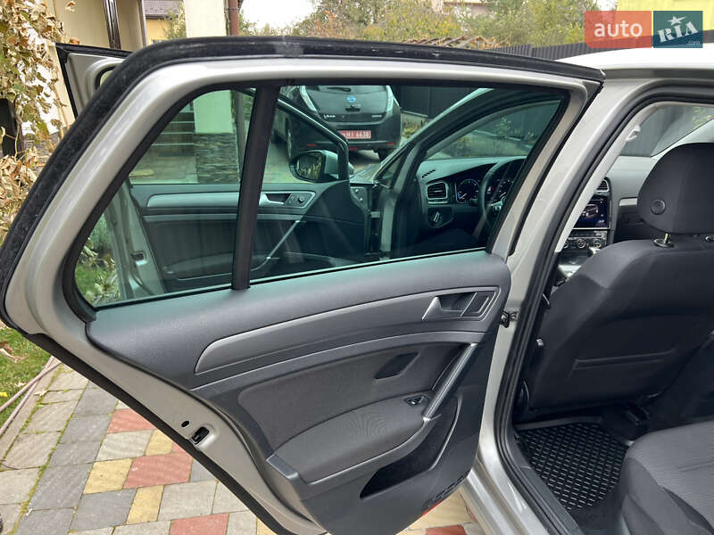 Хетчбек Volkswagen e-Golf 2019 в Винниках