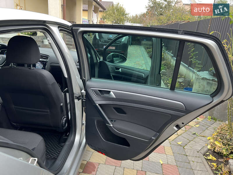 Хетчбек Volkswagen e-Golf 2019 в Винниках