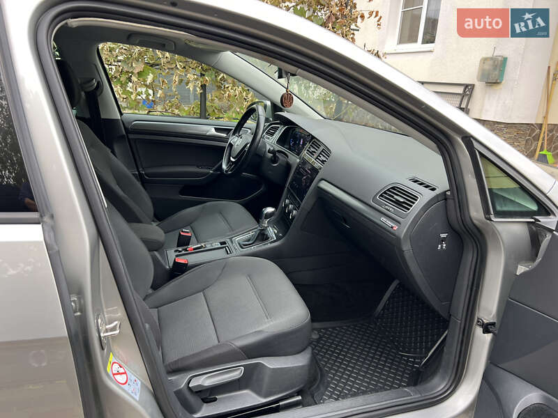 Хетчбек Volkswagen e-Golf 2019 в Винниках