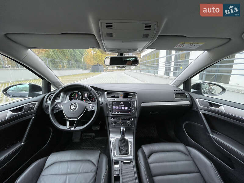Хэтчбек Volkswagen e-Golf 2016 в Ровно