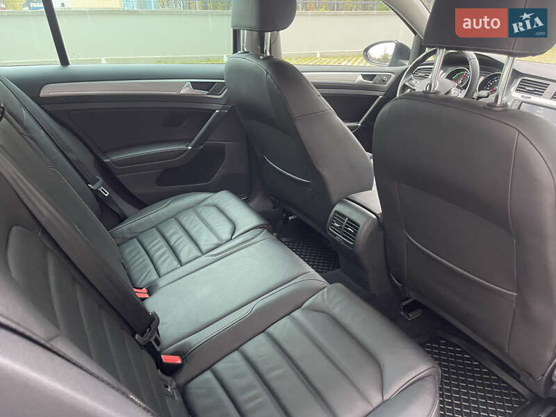 Хэтчбек Volkswagen e-Golf 2016 в Ровно