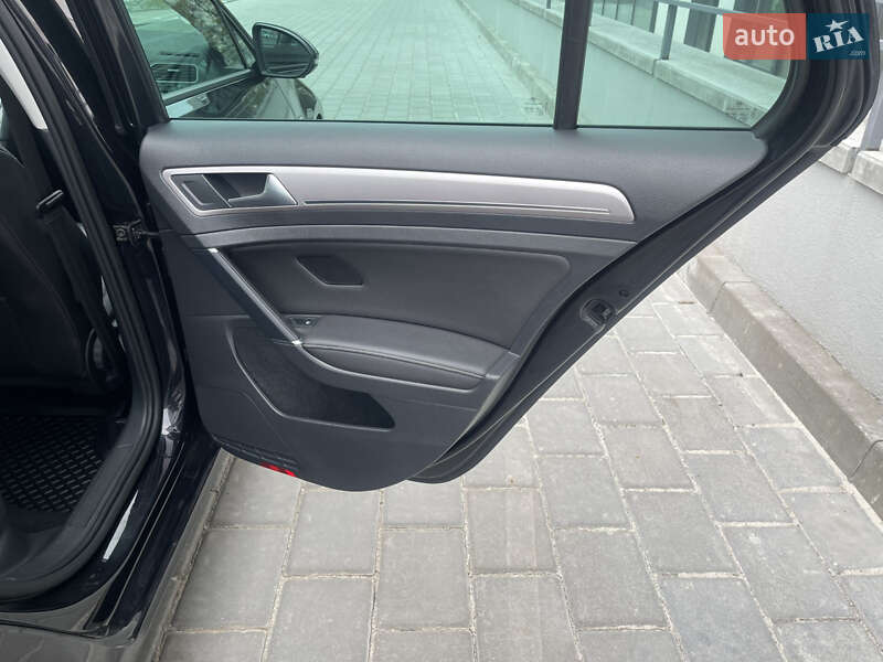 Хэтчбек Volkswagen e-Golf 2016 в Ровно