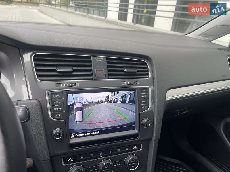 Хэтчбек Volkswagen e-Golf 2016 в Ровно