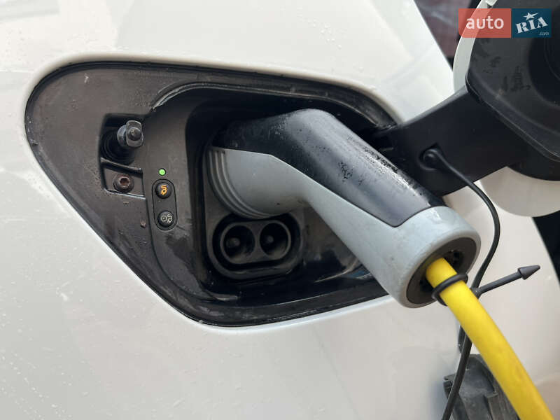 Хэтчбек Volkswagen e-Golf 2014 в Полтаве фото 8 Хэтчбек Volkswagen e-Golf 2014 в Полтаве