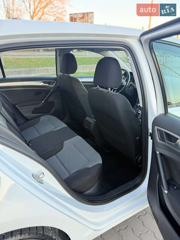 Хетчбек Volkswagen e-Golf 2014 в Радехові