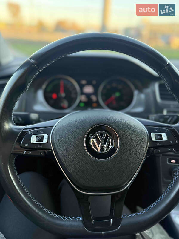 Хетчбек Volkswagen e-Golf 2014 в Радехові