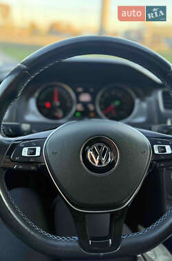 Хэтчбек Volkswagen e-Golf 2014 в 