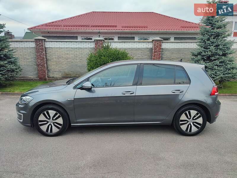 Хэтчбек Volkswagen e-Golf 2018 в Киеве