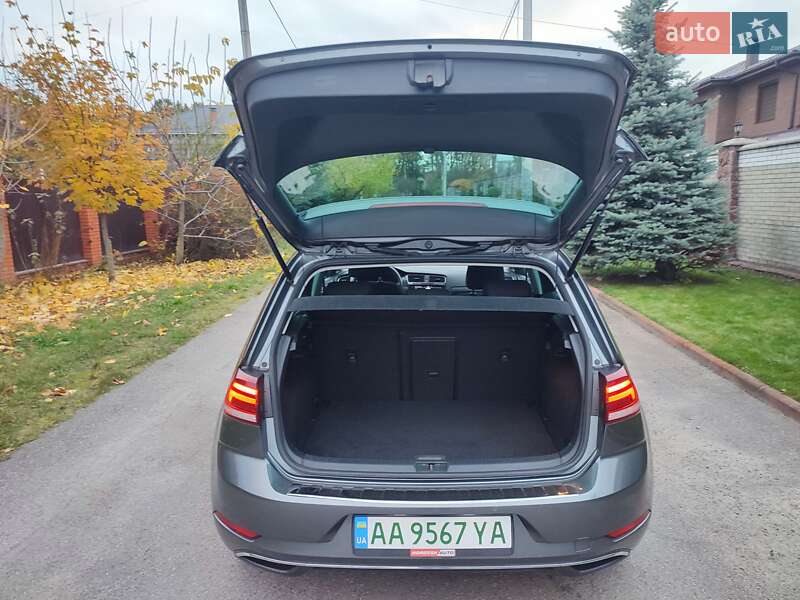 Хэтчбек Volkswagen e-Golf 2018 в Киеве