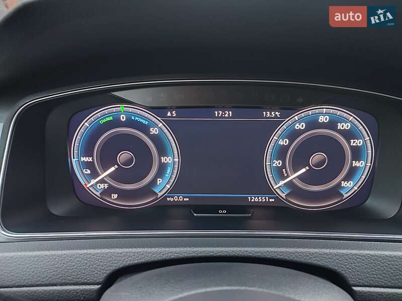 Хэтчбек Volkswagen e-Golf 2018 в Киеве