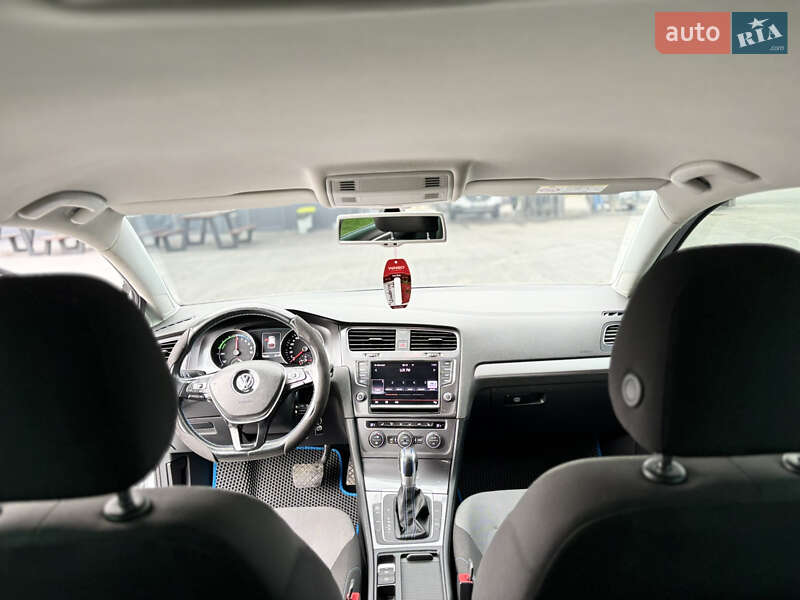 Хэтчбек Volkswagen e-Golf 2014 в Золочеве фото 46 Хэтчбек Volkswagen e-Golf 2014 в Золочеве