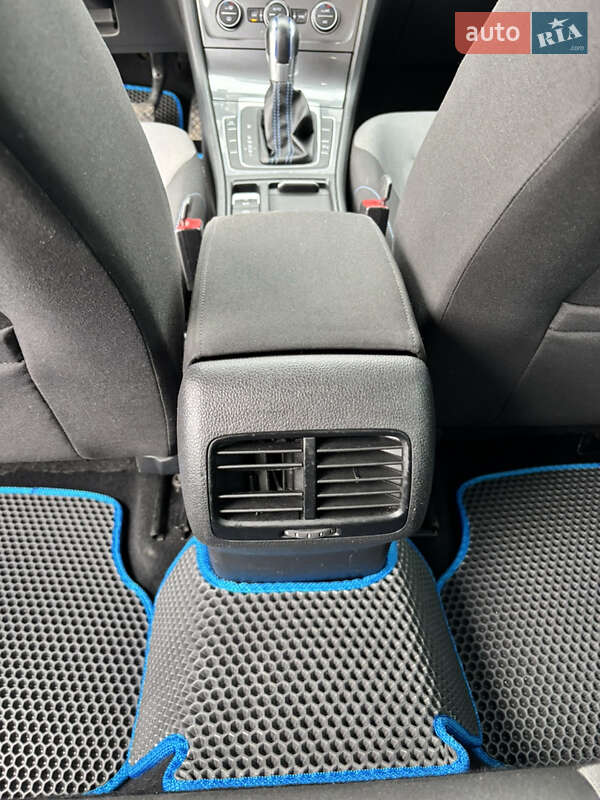 Хэтчбек Volkswagen e-Golf 2014 в Золочеве фото 62 Хэтчбек Volkswagen e-Golf 2014 в Золочеве