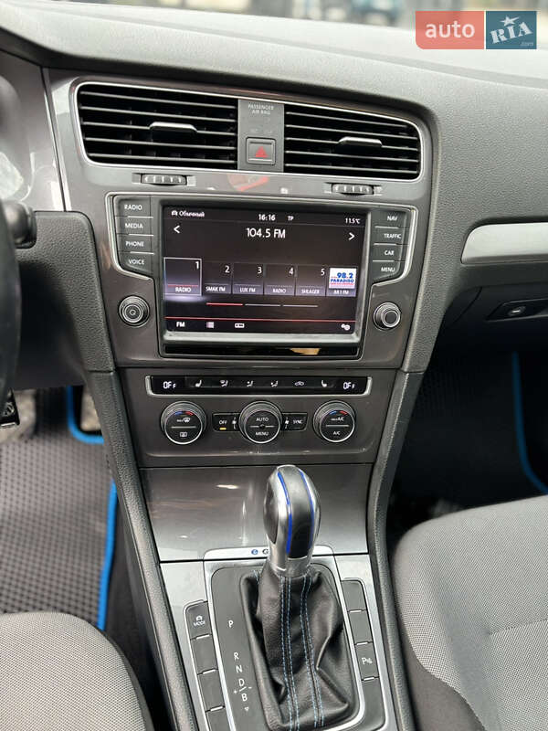 Хэтчбек Volkswagen e-Golf 2014 в Золочеве фото 71 Хэтчбек Volkswagen e-Golf 2014 в Золочеве