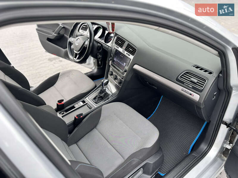 Хэтчбек Volkswagen e-Golf 2014 в Золочеве фото 79 Хэтчбек Volkswagen e-Golf 2014 в Золочеве