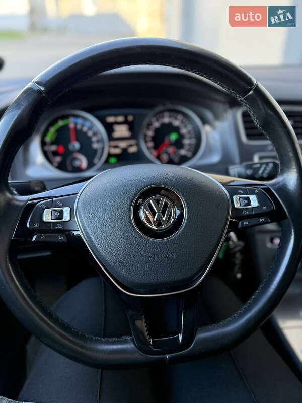 Хетчбек Volkswagen e-Golf 2014 в Радехові фото 16 Хетчбек Volkswagen e-Golf 2014 в Радехові