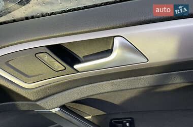 Хэтчбек Volkswagen e-Golf 2016 в 