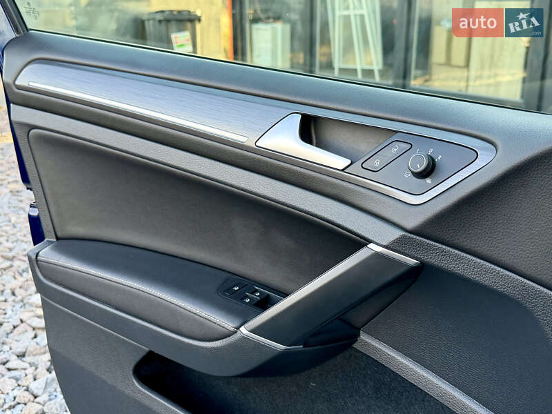 Хэтчбек Volkswagen e-Golf 2017 в Львове фото 26 Хэтчбек Volkswagen e-Golf 2017 в Львове