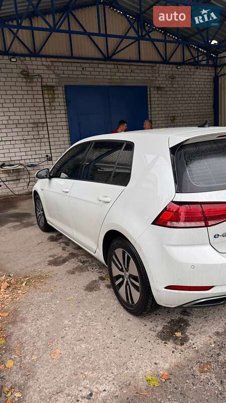 Хетчбек Volkswagen e-Golf 2017 в Дніпрі