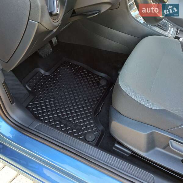 Хетчбек Volkswagen e-Golf 2015 в Старокостянтинові фото 30 Хетчбек Volkswagen e-Golf 2015 в Старокостянтинові